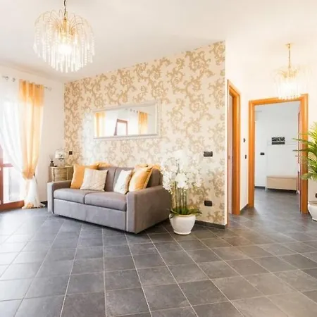 Giramondo Gold Airport Apartment *