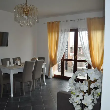 Giramondo Gold Airport *