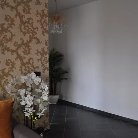 Giramondo Gold Airport *